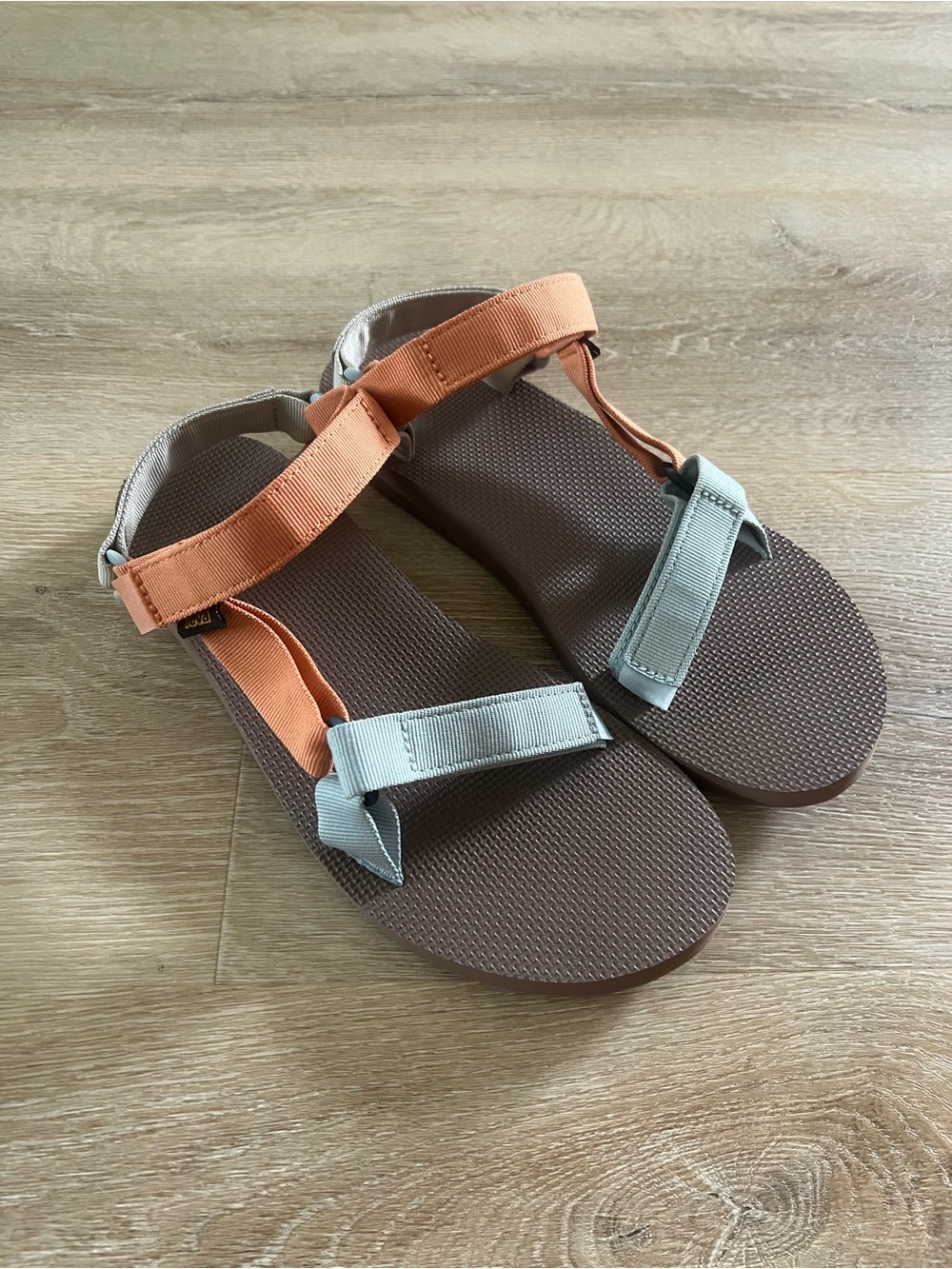 Women’s Universal Teva Sandal size 11